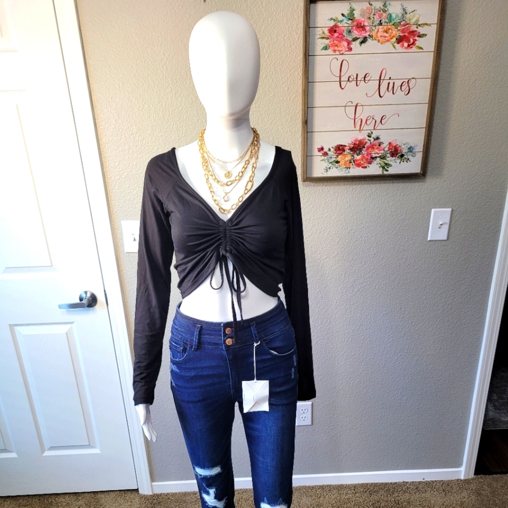 Black Long sleeve cropped top